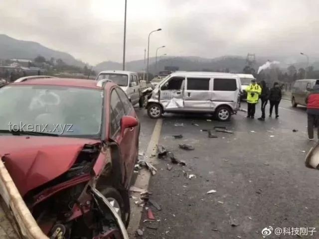 **东莞车道减少致汽车坠桥事故解决方案**