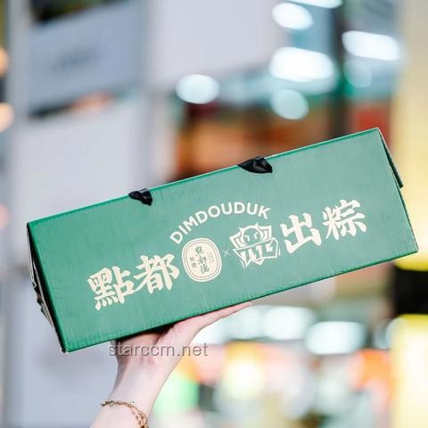 **新疆旱地龙舟：无水之赛，创新思维破浪前行**