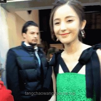 路人抓拍下的Angelababy：真实形象与事业影响深度剖析