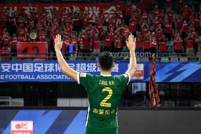 18岁新星引领国足未来：王钰栋成老将新希望