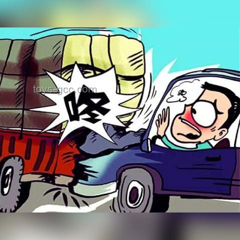 开车陋习警示：脚伸窗外玩手机驾驶极度危险