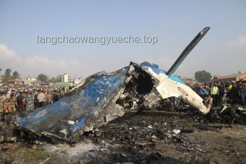 印度航空客机坠毁事件解析：生还几率探讨