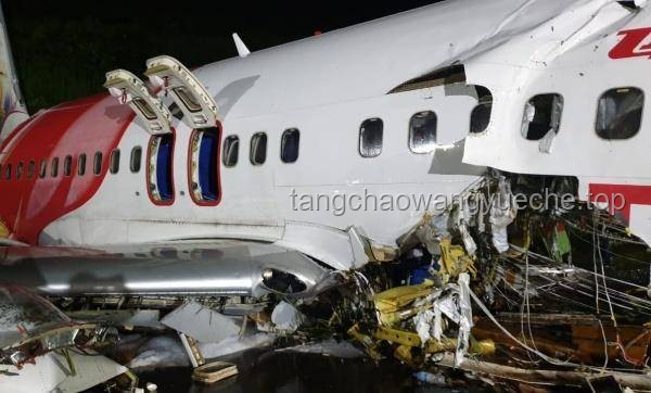 印度航空客机坠毁事件解析：生还几率探讨