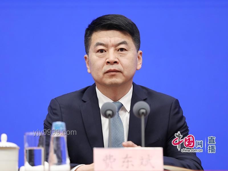 国家铁路局局长费东斌被查：铁路系统反腐深化，行业治理迎新挑战