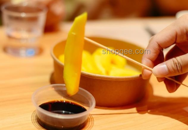 荔枝蘸酱油挑战：调味品跨界新风尚与行业洞察