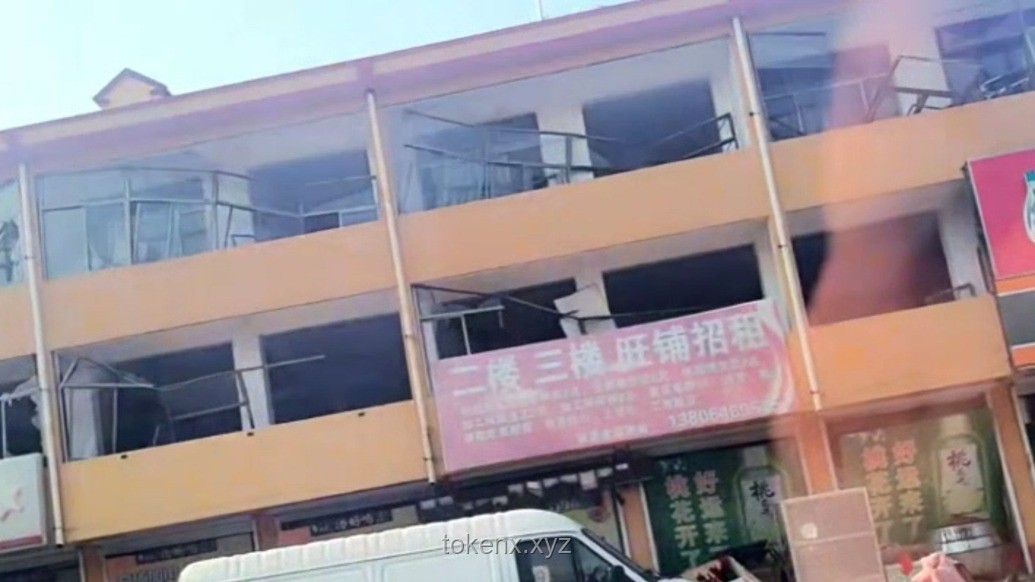 航拍视角下的山东化工厂爆炸：浓烟背后的深度解析
