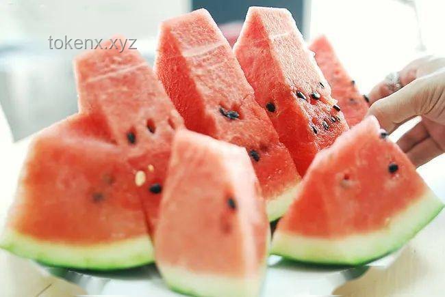 夏天来了，打造你的专属爽口美食指南！🍉,🥗,🍹,清爽,解暑