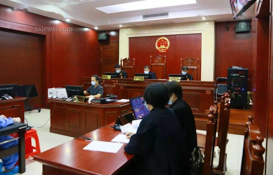 何秋亊直播间开喷粉丝事件前后对比分析